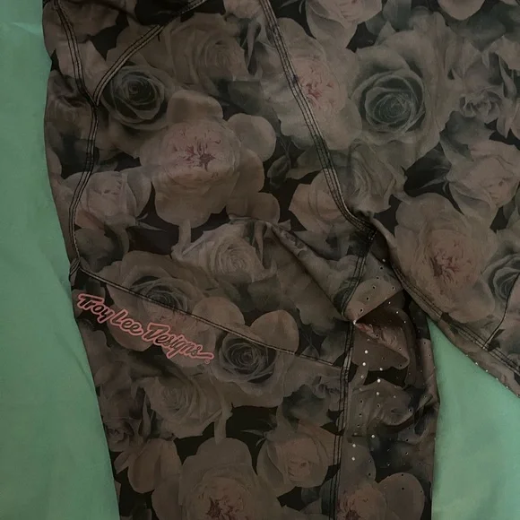 Troy Lee Designs Floral Women's Shorts Size Large - Picture 4 of 11